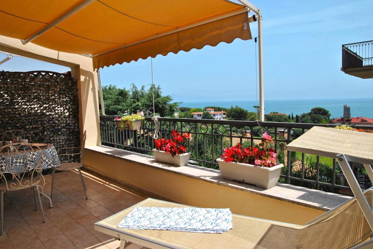 Casa Dinky Attico Con Terrazza Vista Mare Apartment Formia Bagian luar foto