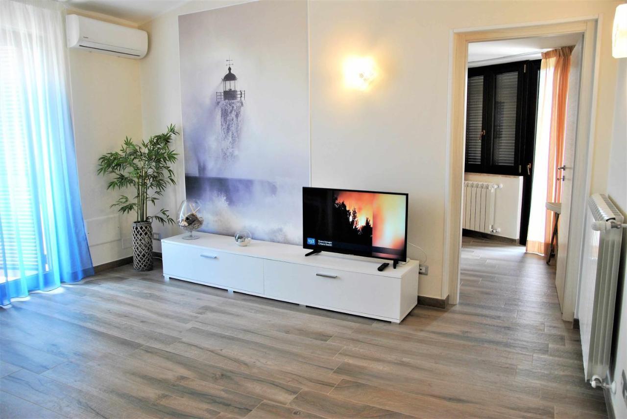 Casa Dinky Attico Con Terrazza Vista Mare Apartment Formia Bagian luar foto